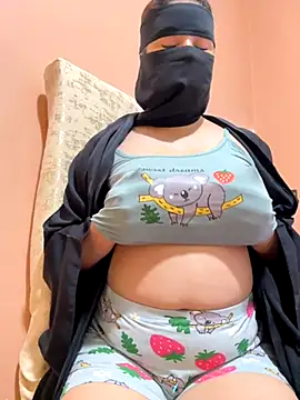 Snapshot of _Laiali_ chatting on 11.25.25 Laiali online show from 11.25.25