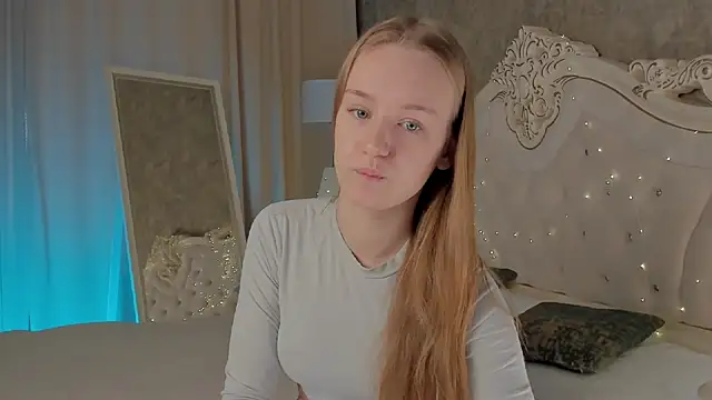 Snapshot of Lucy_Shaw chatting on 10.05.25 Lucy Shaw online show from 10.05.25