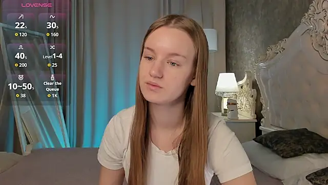 Snapshot of Lucy_Shaw chatting on 10.14.25 Lucy Shaw online show from 10.14.25