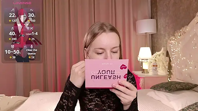 Snapshot of Lucy_Shaw chatting on 11.06.25 Lucy Shaw online show from 11.06.25