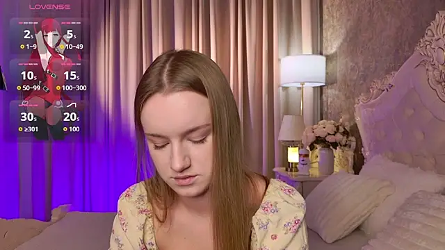 Snapshot of Lucy_Shaw chatting on 11.26.25 Lucy Shaw online show from 11.26.25