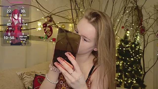 Snapshot of Lucy_Shaw chatting on 12.18.25 Lucy Shaw online show from 12.18.25