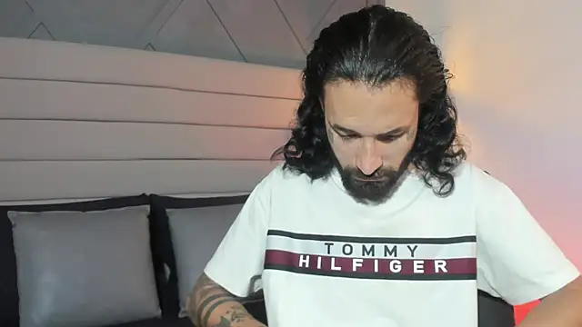 Hisoka 011 online show from 09.11.25