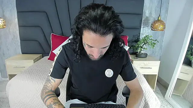 Hisoka 011 online show from 10.24.25