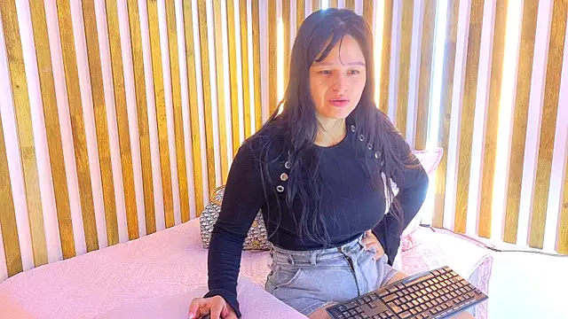 Jennifer Vega1 online show from 01.12.26