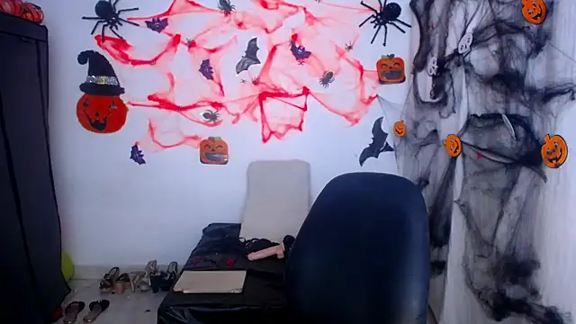 Snapshot of ValeriaHairy chatting on 10.13.25 ValeriaHairy online show from 10.13.25