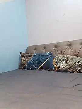 Snapshot of Julia_Giulia chatting on 11.24.25 Julia Giulia online show from 11.24.25