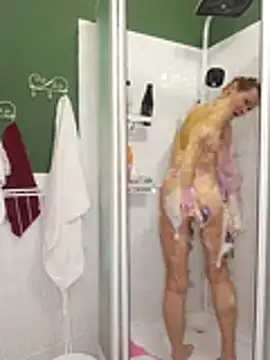 Snapshot of Julia_Giulia chatting on 12.16.25 Julia Giulia online show from 12.16.25