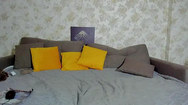 Julia Giulia online show from 03.07.26