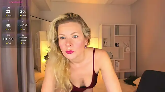Julia Giulia online show from 05.01.26