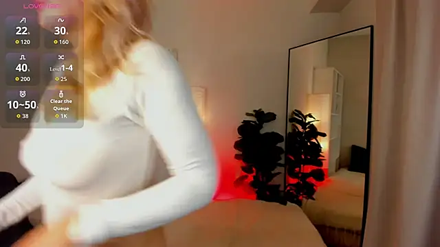 Julia Giulia online show from 06.19.26
