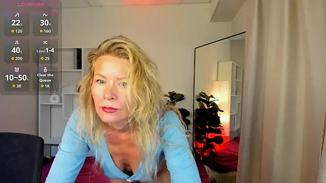 Julia Giulia online show from 06.26.26