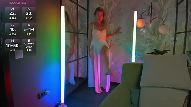 Julia Giulia online show from 07.18.26