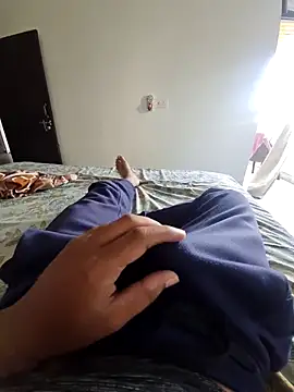 Snapshot of YoursThickDick chatting on 09.18.25 YoursThickDick online show from 09.18.25