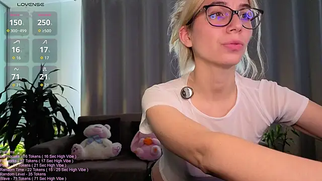 Snapshot of _LittleSammy chatting on 06.27.26 LittleSammy online show from 06.27.26