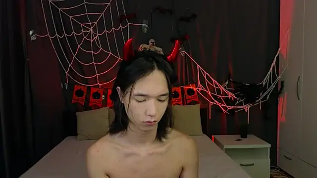 Snapshot of okerriella chatting on 10.26.25 okerriella online show from 10.26.25