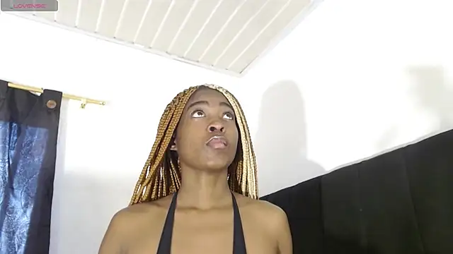 Snapshot of AdrianaCampbelll chatting on 09.21.25 AdrianaCampbelll online show from 09.21.25