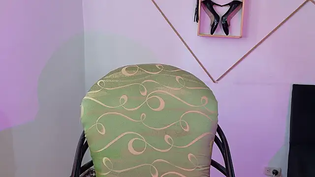 Snapshot of Linda_andrew chatting on 01.08.26 Linda andrew online show from 01.08.26