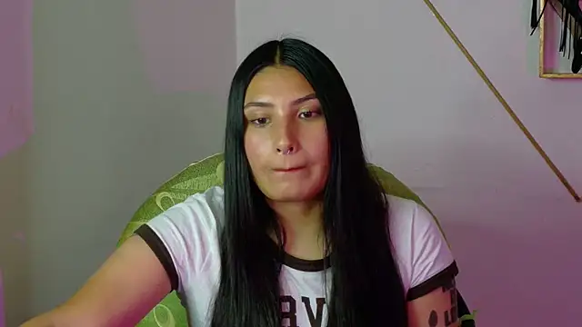 Snapshot of Linda_andrew chatting on 02.04.26 Linda andrew online show from 02.04.26