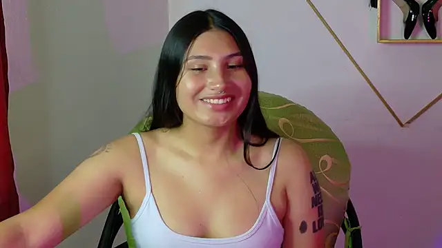 Snapshot of Linda_andrew chatting on 02.12.26 Linda andrew online show from 02.12.26