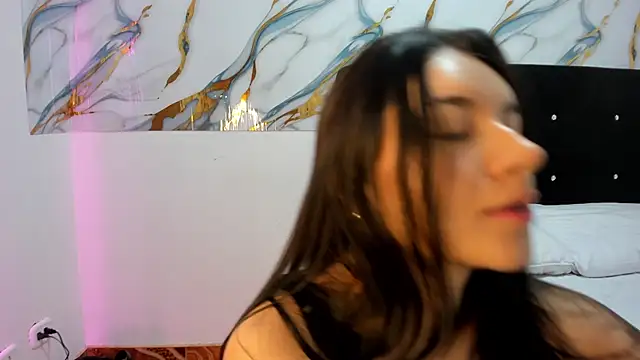 RoxanaBorns  online show from 05.03.26
