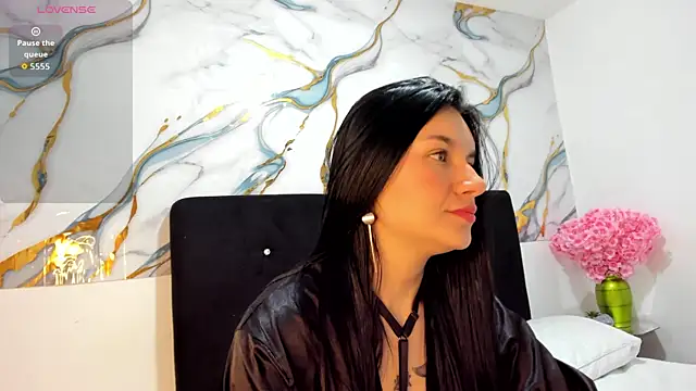 RoxanaBorns  online show from 06.01.26