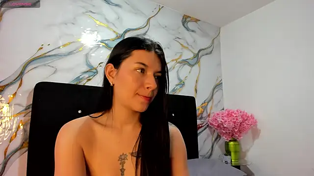 RoxanaBorns  online show from 06.30.26