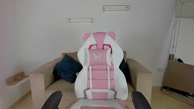 Snapshot of april_smiith chatting on 09.10.25 april smiith online show from 09.10.25