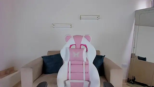 Snapshot of april_smiith chatting on 09.11.25 april smiith online show from 09.11.25