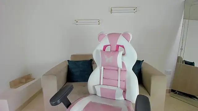 Snapshot of april_smiith chatting on 09.12.25 april smiith online show from 09.12.25