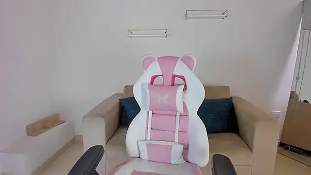 Snapshot of april_smiith chatting on 09.18.25 april smiith online show from 09.18.25