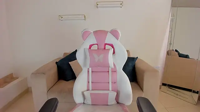 Snapshot of april_smiith chatting on 09.24.25 april smiith online show from 09.24.25