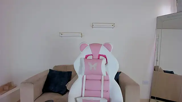 Snapshot of april_smiith chatting on 09.25.25 april smiith online show from 09.25.25