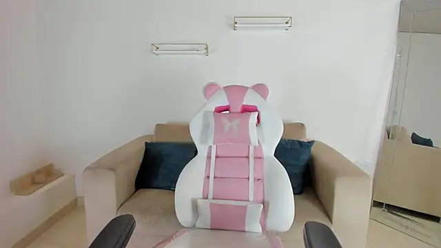 Snapshot of april_smiith chatting on 10.03.25 april smiith online show from 10.03.25