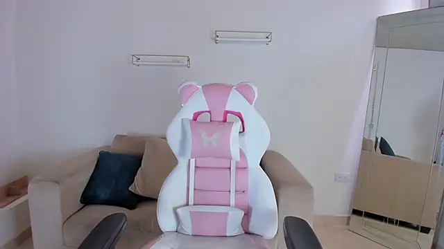 Snapshot of april_smiith chatting on 10.11.25 april smiith online show from 10.11.25