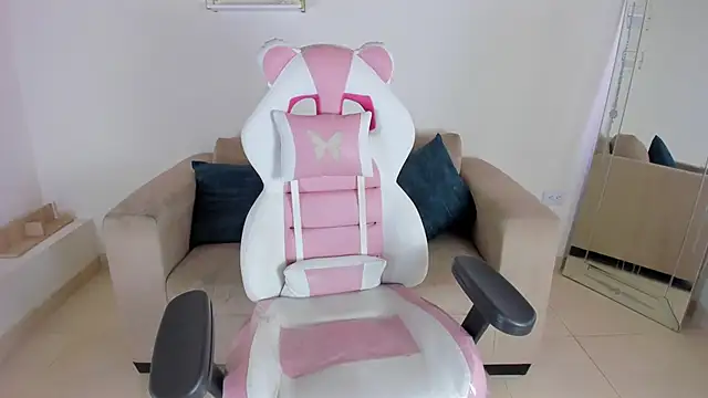 Snapshot of april_smiith chatting on 10.18.25 april smiith online show from 10.18.25