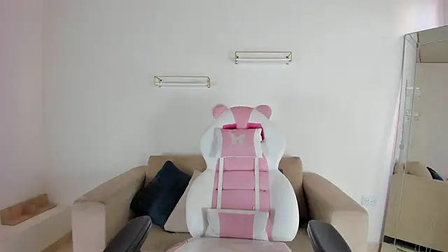 Snapshot of april_smiith chatting on 10.22.25 april smiith online show from 10.22.25