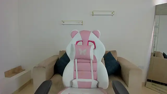 Snapshot of april_smiith chatting on 11.04.25 april smiith online show from 11.04.25