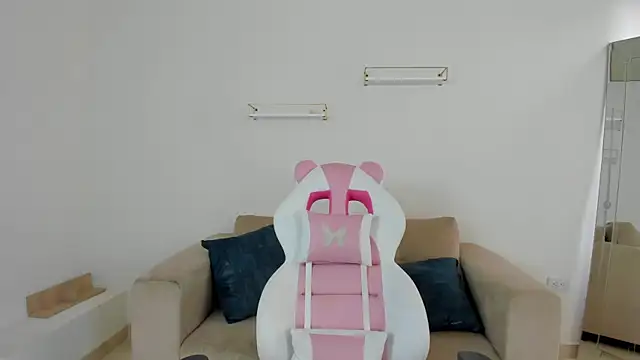 Snapshot of april_smiith chatting on 11.06.25 april smiith online show from 11.06.25