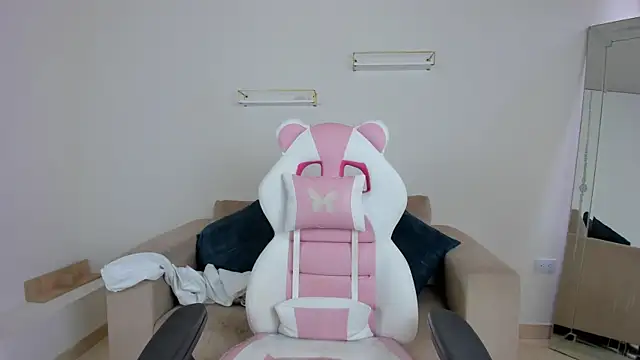 Snapshot of april_smiith chatting on 11.14.25 april smiith online show from 11.14.25