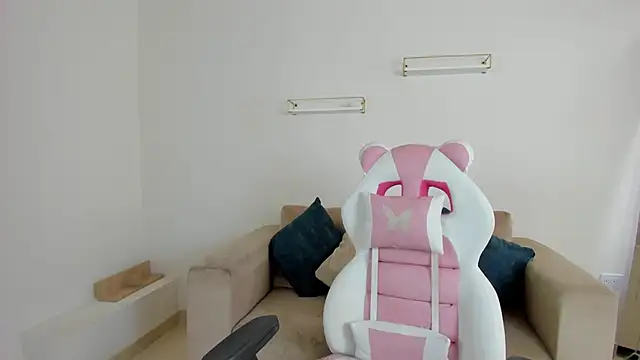 Snapshot of april_smiith chatting on 11.19.25 april smiith online show from 11.19.25