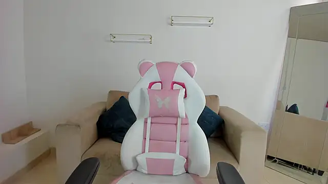 Snapshot of april_smiith chatting on 11.21.25 april smiith online show from 11.21.25