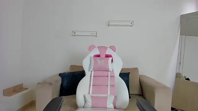 Snapshot of april_smiith chatting on 11.26.25 april smiith online show from 11.26.25