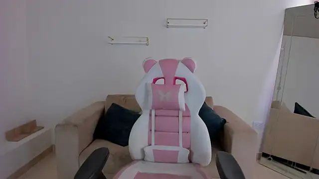 Snapshot of april_smiith chatting on 12.01.25 april smiith online show from 12.01.25