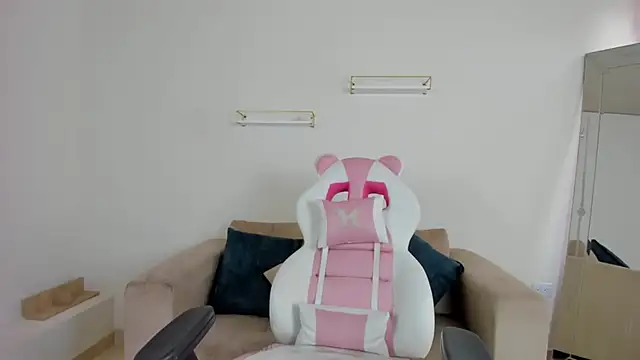 Snapshot of april_smiith chatting on 12.02.25 april smiith online show from 12.02.25