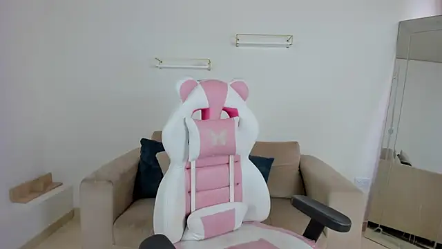 Snapshot of april_smiith chatting on 12.04.25 april smiith online show from 12.04.25