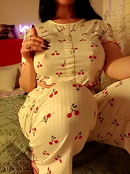 Snapshot of OnlyRima chatting on 01.06.26 OnlyRima online show from 01.06.26