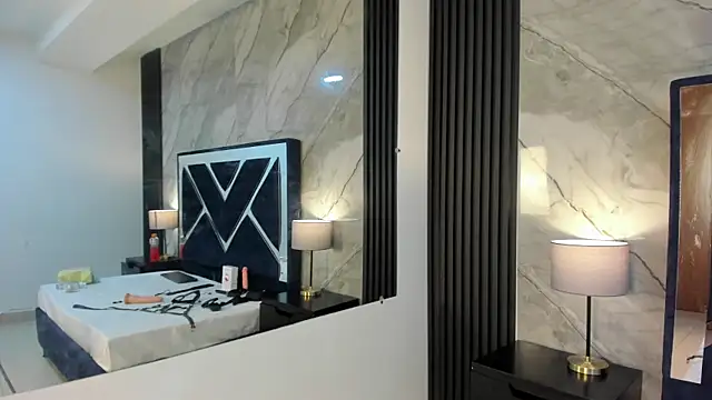 Megan Sweetas online show from 11.21.25