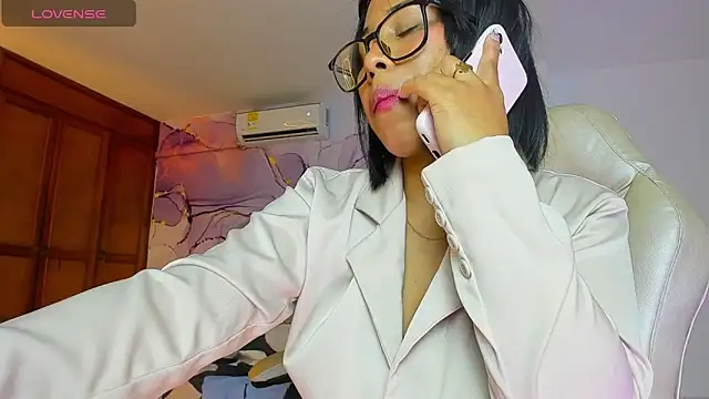 Elowen Clark online show from 10.18.25