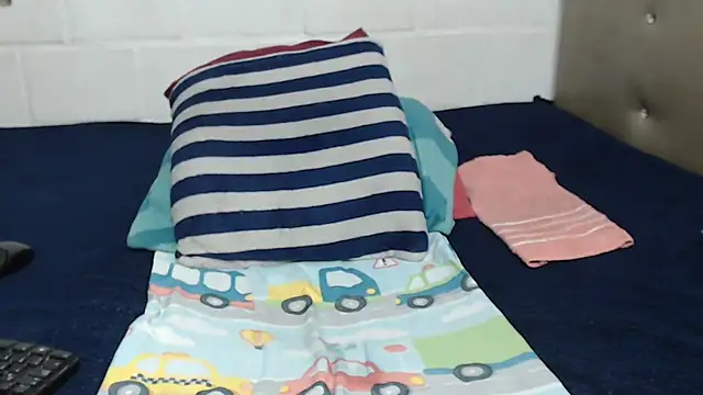 Snapshot of blondehotsquirt chatting on 09.27.25 blondehotsquirt online show from 09.27.25